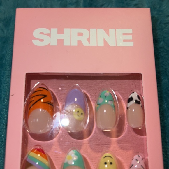 Shrine happy go lucky false nails brand new - Picture 3 of 6